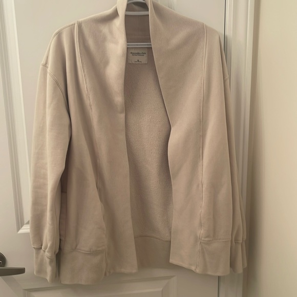 Abercrombie and Fitch sweater - Picture 1 of 4